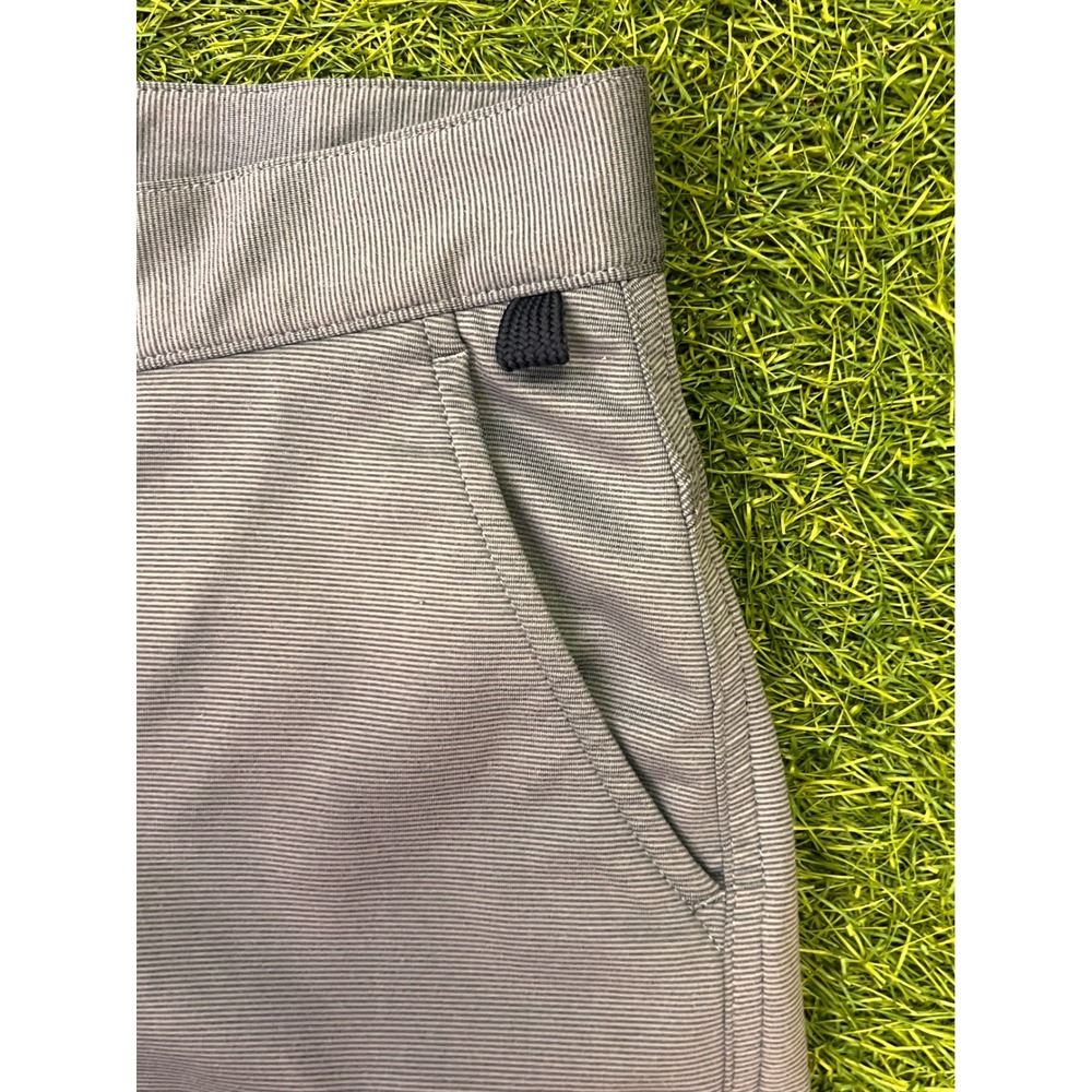 Halsey Sport Mens Grey Micro Stripe Performance Golf Shorts Size 30 BM1056 TJ - Picture 4 of 10